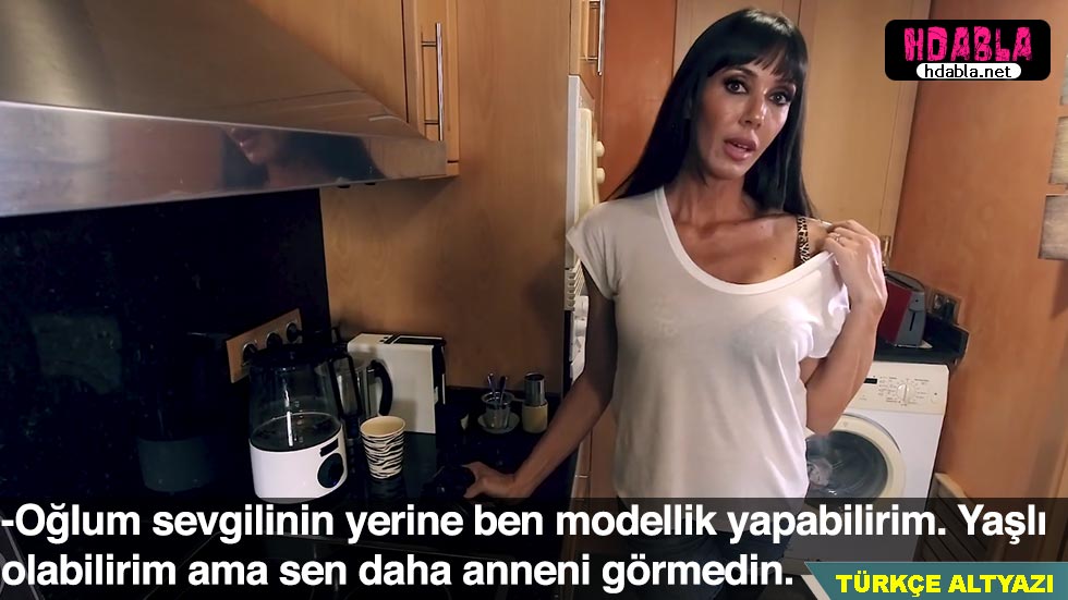 Annem bana modellik yapmak istedi seksi fotoğraflarını çektim